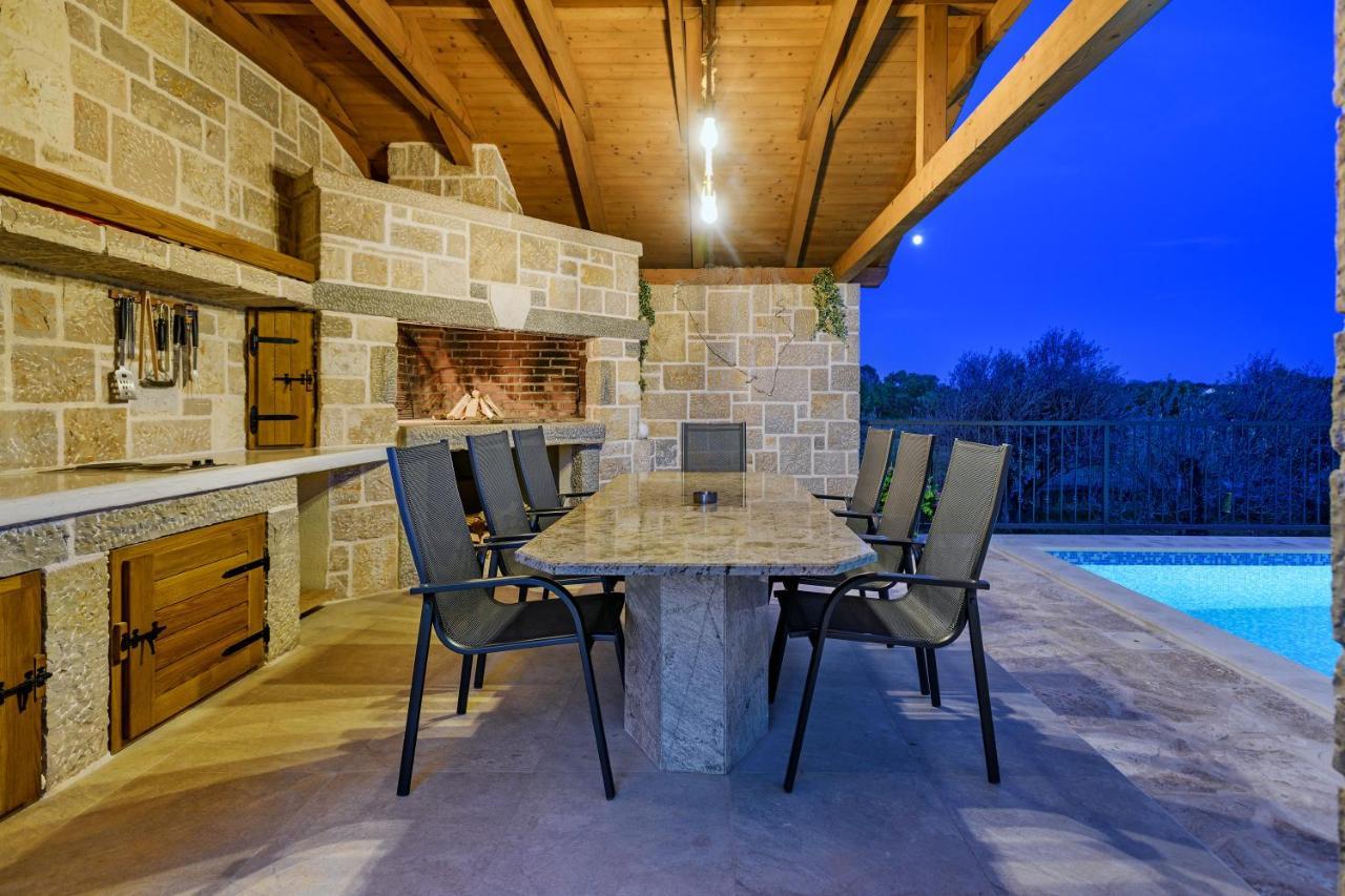 Luxury Stone Villa With Pool - Brisevo المظهر الخارجي الصورة